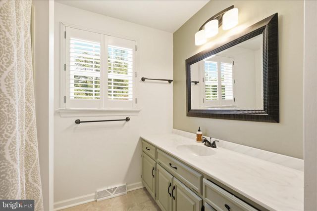 24 BENTLEY SMT, Lancaster, PA 17603