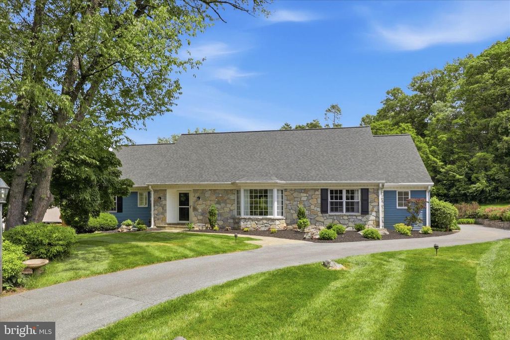 24 BENTLEY SMT, Lancaster, PA 17603