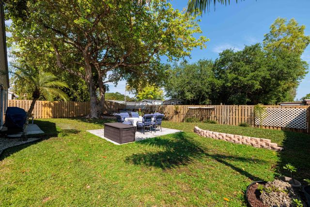 13401 SW 9th Place, Davie, FL 33325