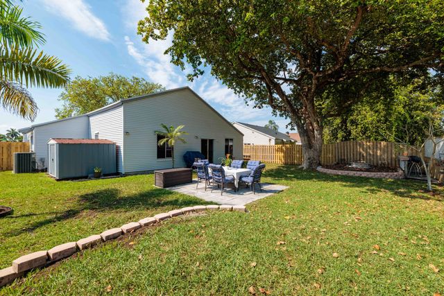 13401 SW 9th Place, Davie, FL 33325