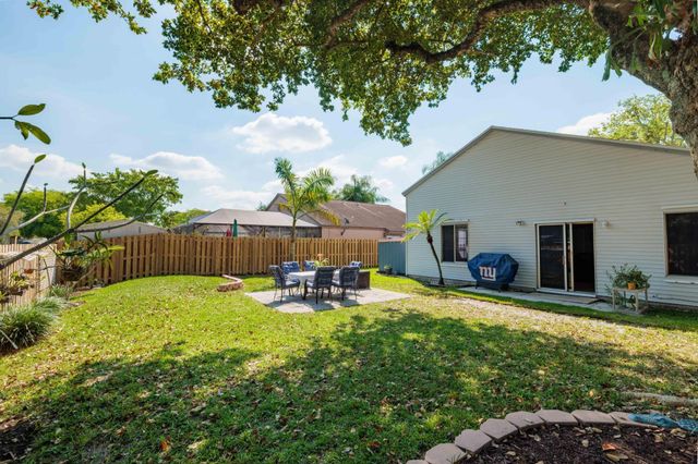 13401 SW 9th Place, Davie, FL 33325