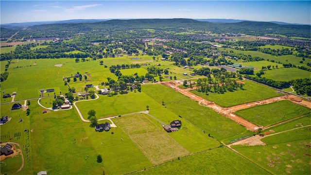 712 Lindle Road, Farmington, AR 72730