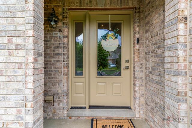 695 E Nerge Road, Roselle, IL 60172