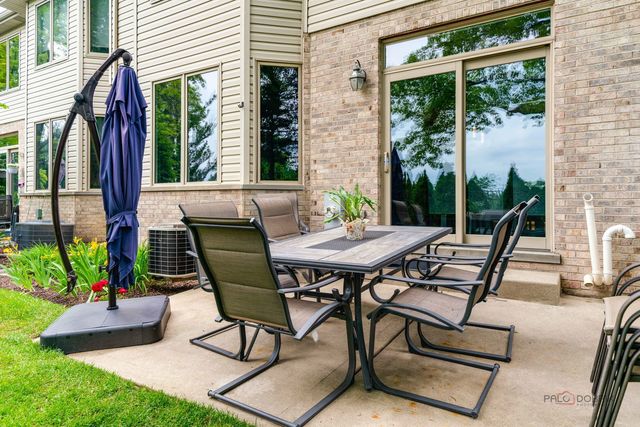 695 E Nerge Road, Roselle, IL 60172