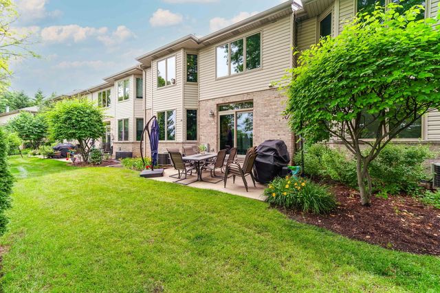 695 E Nerge Road, Roselle, IL 60172