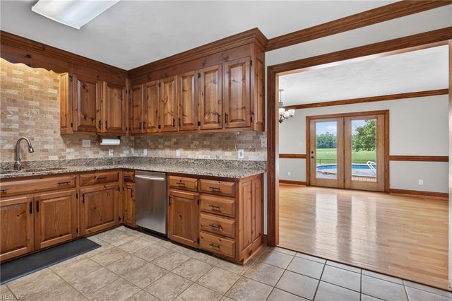 554 Glen Haven DR E, Suffolk, VA 23437