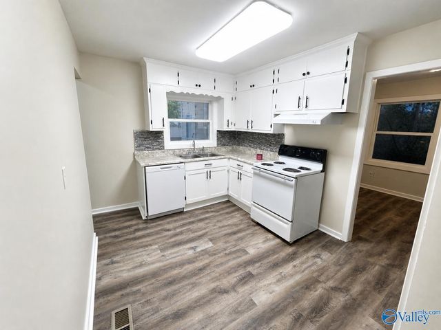 3200 SW Berkley Street, Huntsville, AL 35805