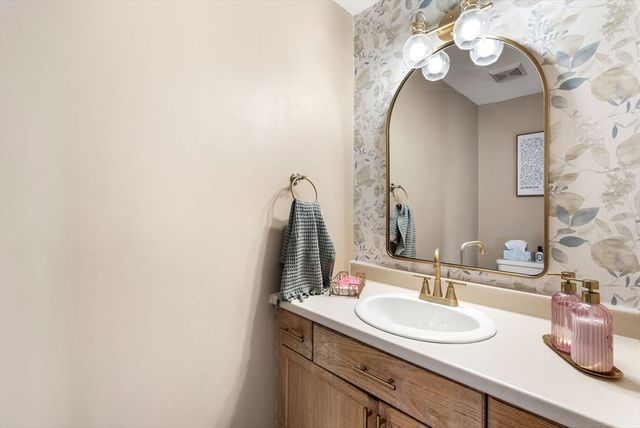 1 Lady Slipper Ln, Methuen, MA 01844