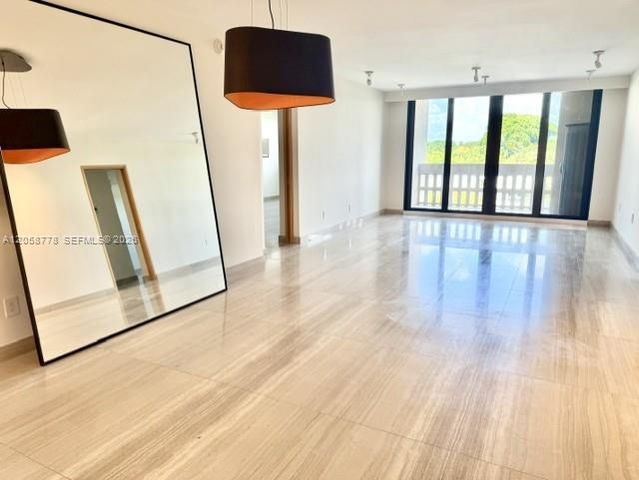 90 Edgewater Dr 515, Coral Gables, FL 33133