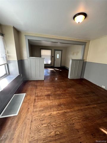 1946 Gratiot Avenue, Saginaw, MI 48602