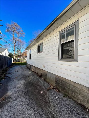 1946 Gratiot Avenue, Saginaw, MI 48602