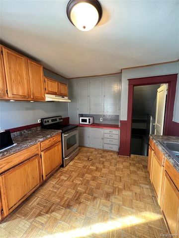 1946 Gratiot Avenue, Saginaw, MI 48602