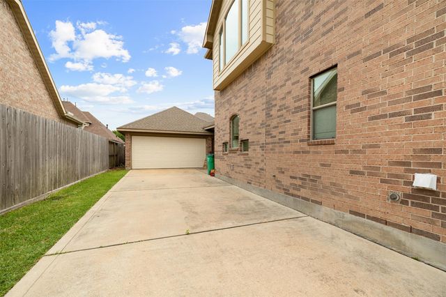 22102 Summer Shower Court, Cypress, TX 77433