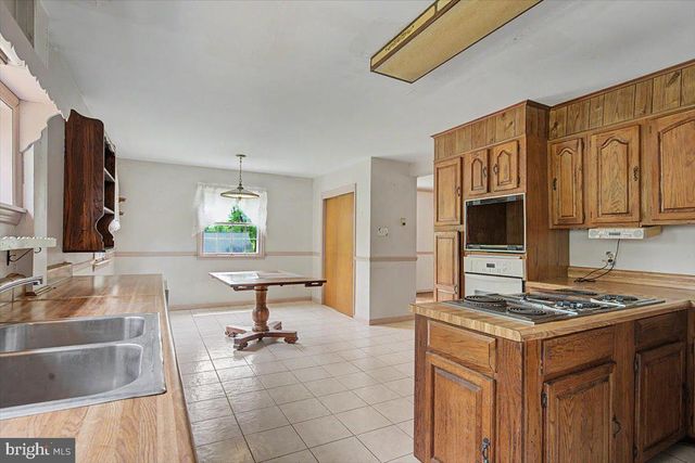 1460 GARNET MINE RD, Garnet Valley, PA 19060