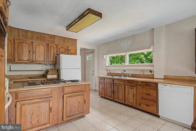 1460 GARNET MINE RD, Garnet Valley, PA 19060