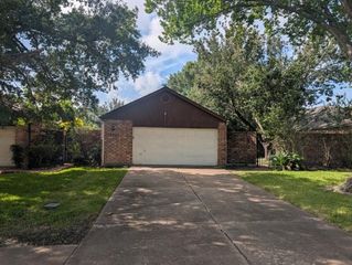 13007 Stancliff Oaks Street, Sugar Land, TX 77478