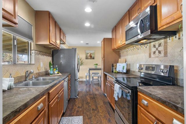 5801 Pleasant Valley Rd, Oakdale, CA 95361