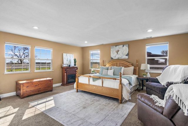 5801 Pleasant Valley Rd, Oakdale, CA 95361