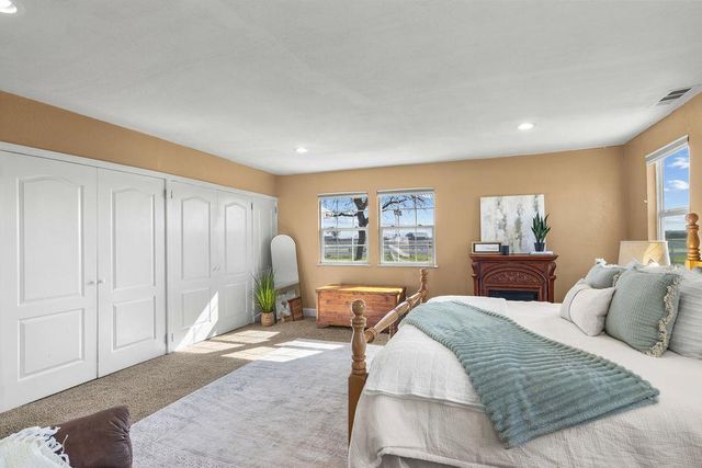 5801 Pleasant Valley Rd, Oakdale, CA 95361