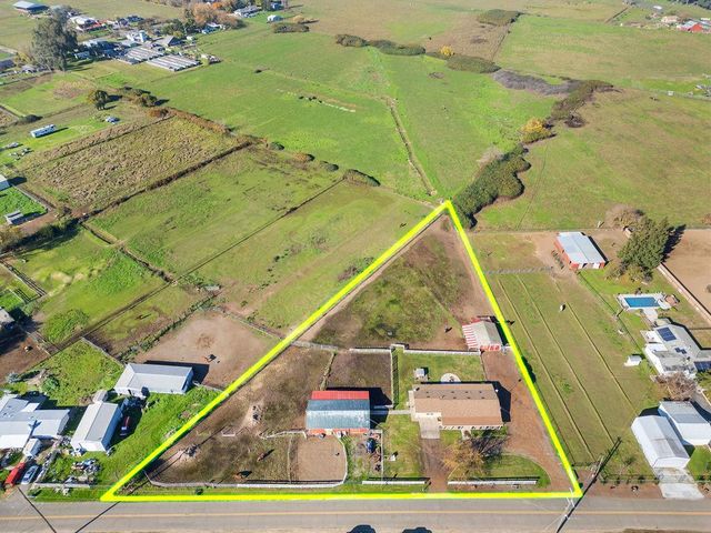 5801 Pleasant Valley Rd, Oakdale, CA 95361