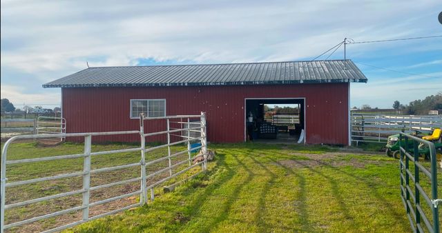 5801 Pleasant Valley Rd, Oakdale, CA 95361