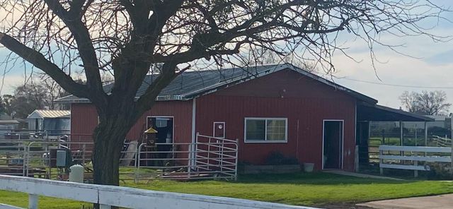 5801 Pleasant Valley Rd, Oakdale, CA 95361