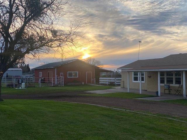 5801 Pleasant Valley Rd, Oakdale, CA 95361