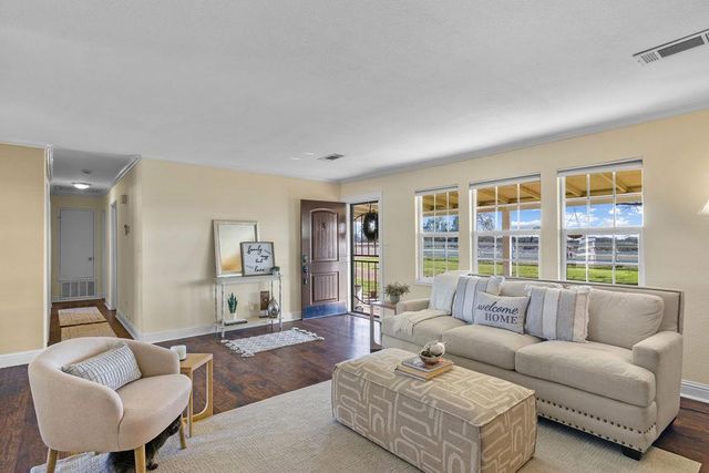 5801 Pleasant Valley Rd, Oakdale, CA 95361