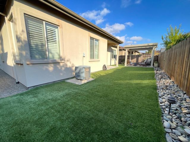 1702 Moonbeam Way, Turlock, CA 95382