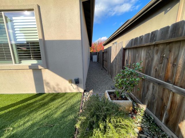 1702 Moonbeam Way, Turlock, CA 95382