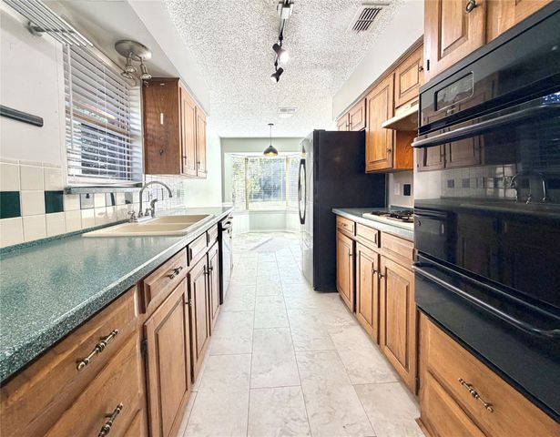 1821 Broadway Street, Denton, TX 76201