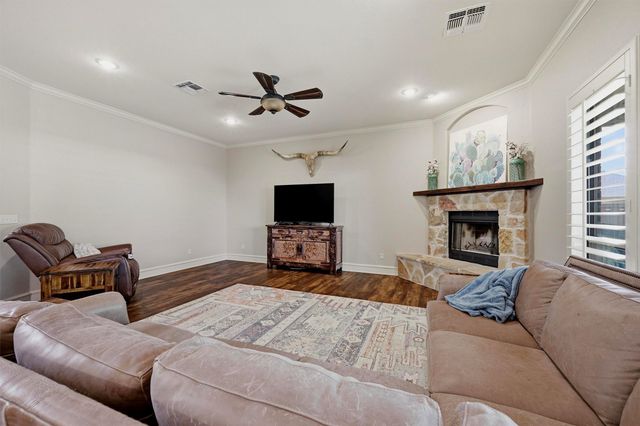 201 Hillside Lane, Lindsay, TX 76250