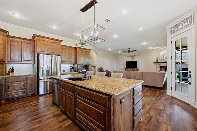 201 Hillside Lane, Lindsay, TX 76250