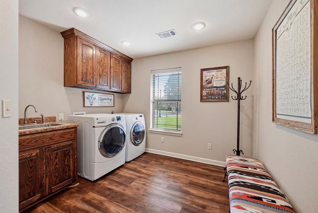 201 Hillside Lane, Lindsay, TX 76250