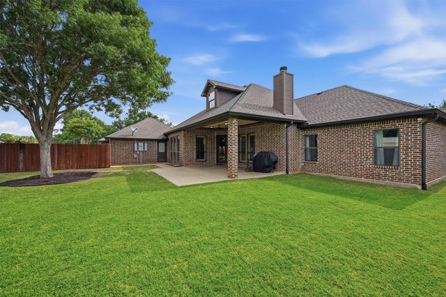 201 Hillside Lane, Lindsay, TX 76250