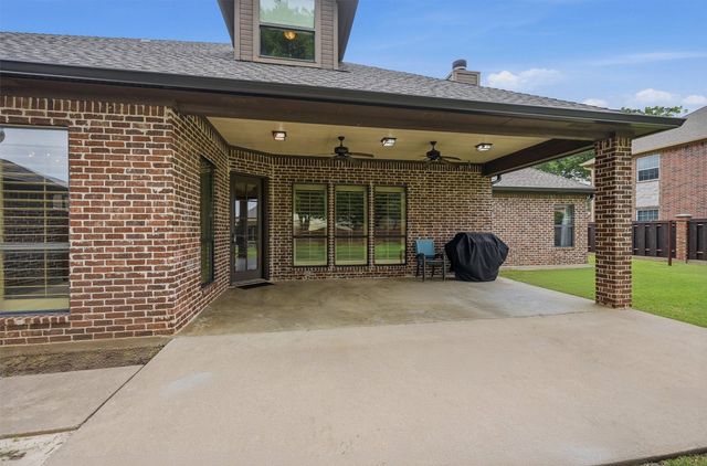 201 Hillside Lane, Lindsay, TX 76250