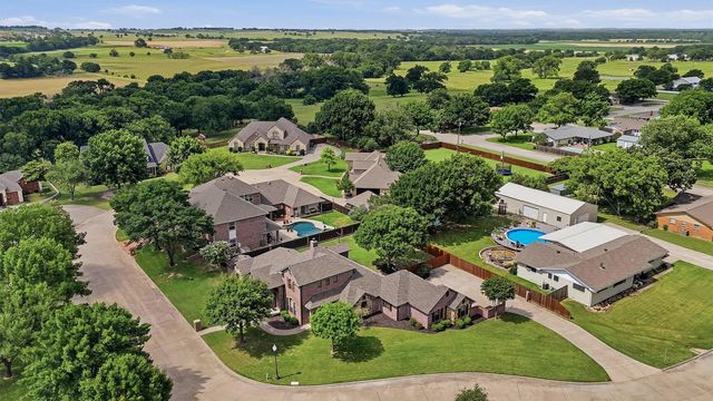 201 Hillside Lane, Lindsay, TX 76250