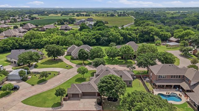 201 Hillside Lane, Lindsay, TX 76250