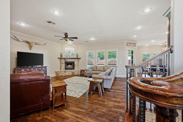 201 Hillside Lane, Lindsay, TX 76250