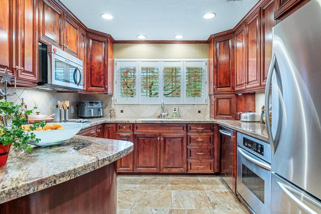 5627 N Kavanagh Avenue, Fresno, CA 93711