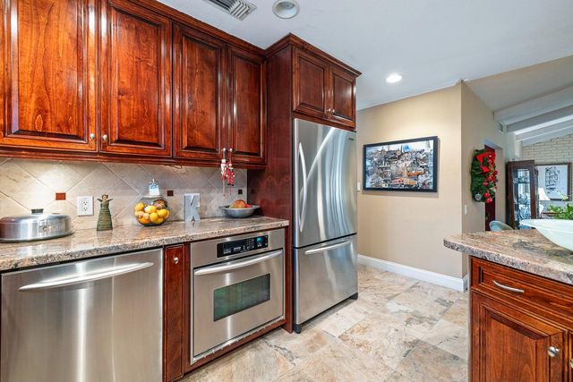 5627 N Kavanagh Avenue, Fresno, CA 93711