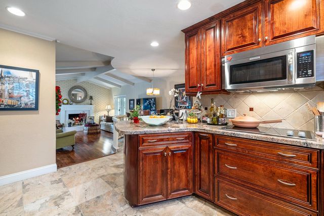 5627 N Kavanagh Avenue, Fresno, CA 93711