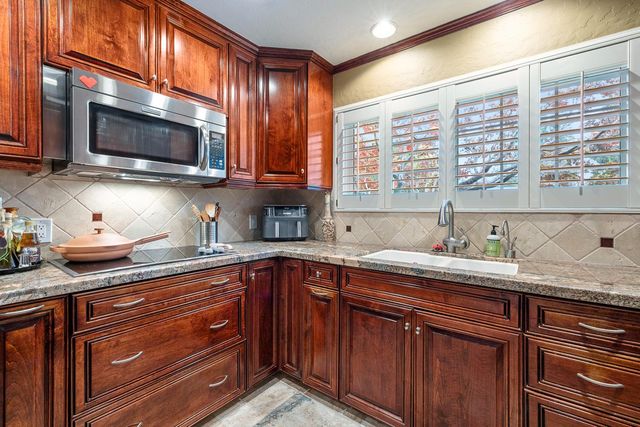 5627 N Kavanagh Avenue, Fresno, CA 93711