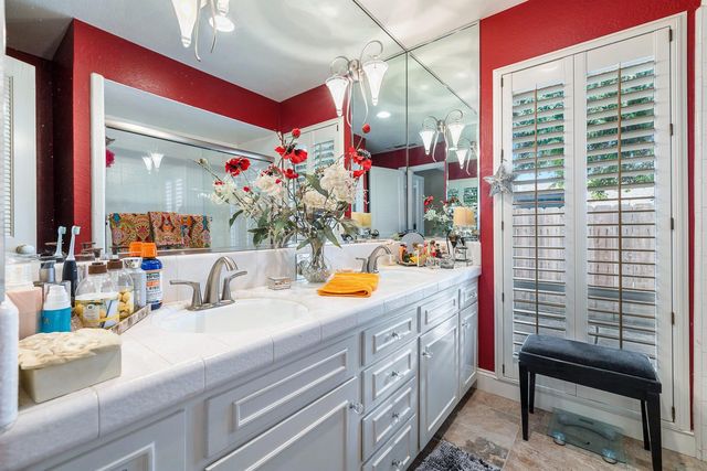 5627 N Kavanagh Avenue, Fresno, CA 93711