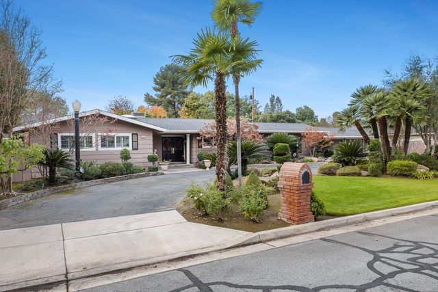 5627 N Kavanagh Avenue, Fresno, CA 93711