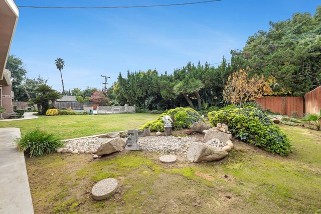 5627 N Kavanagh Avenue, Fresno, CA 93711