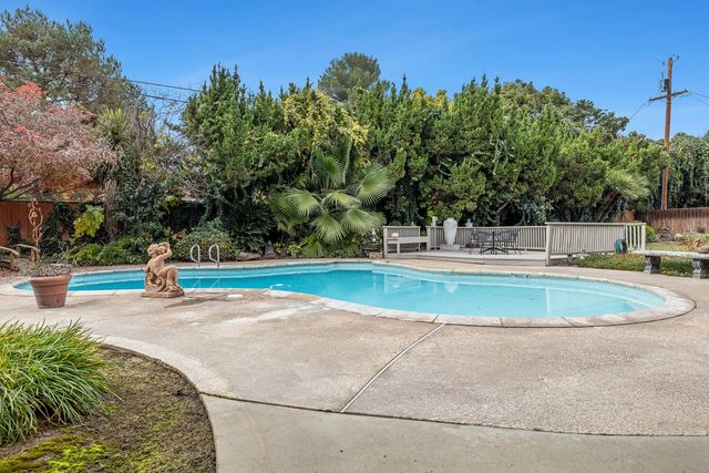 5627 N Kavanagh Avenue, Fresno, CA 93711