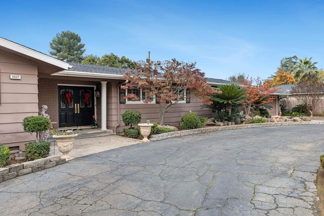 5627 N Kavanagh Avenue, Fresno, CA 93711