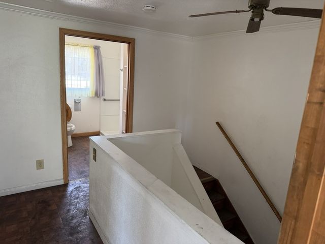 1011 Chartiers Ave, Mckees Rocks, PA 15136