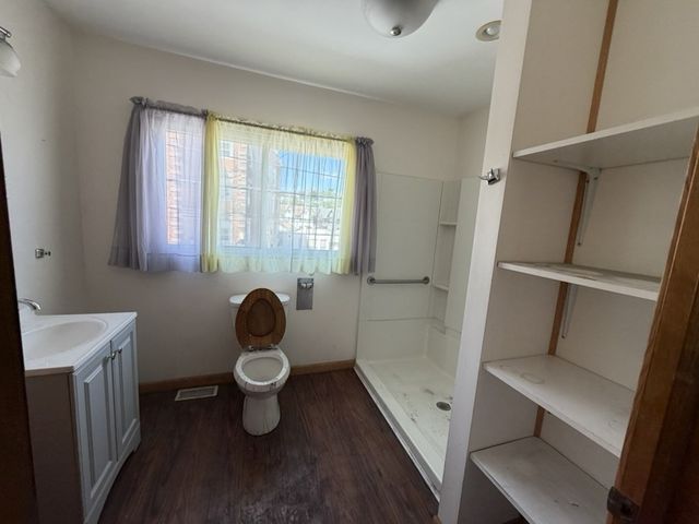 1011 Chartiers Ave, Mckees Rocks, PA 15136